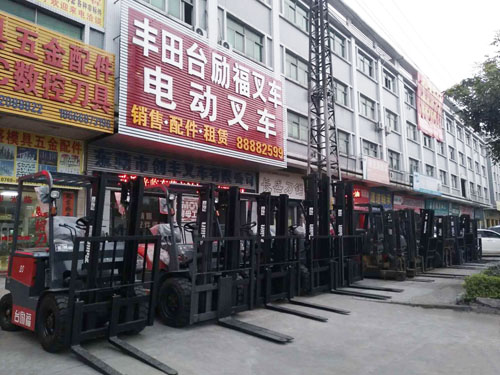 手動(dòng)叉車(chē)出租