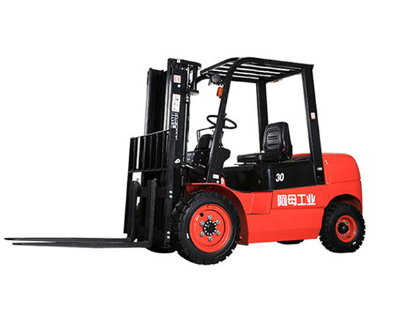 云浮中力電動叉車,3.0-3.5噸T3國產(chǎn)發(fā)動機內(nèi)燃叉車（排放標(biāo)準(zhǔn)國3）